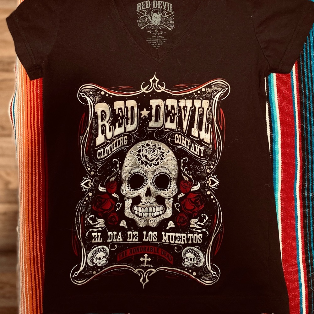 Black Skull V-Neck